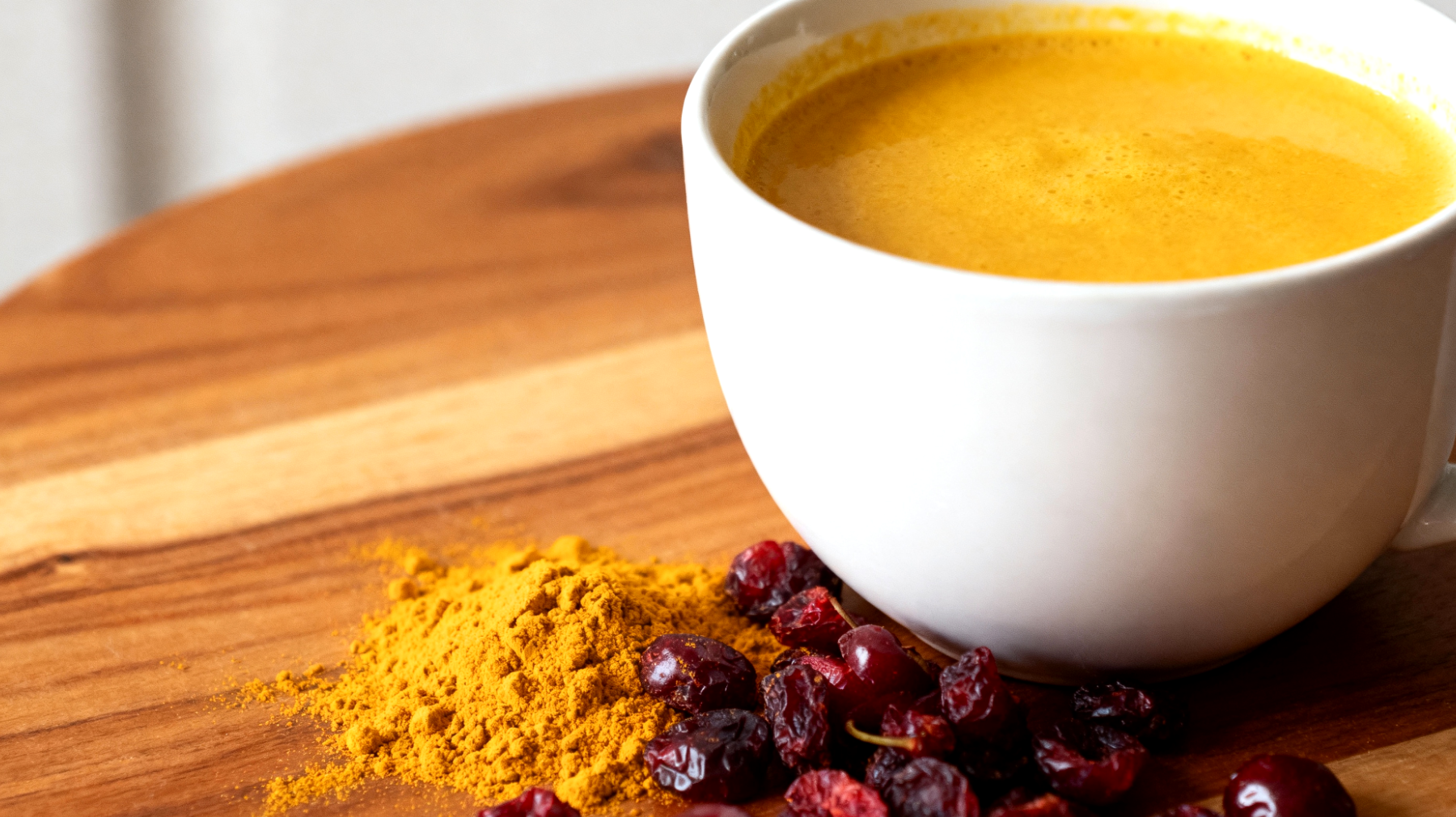 Goldene Milch mit Ashwagandha und Tart Cherry (Sauerkirschen-Extrakt)"