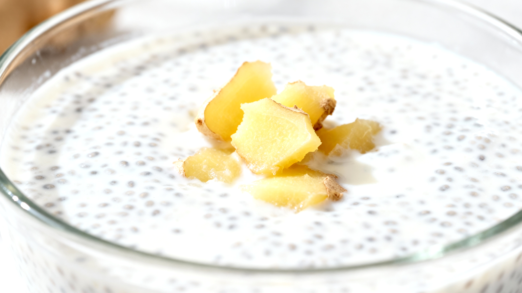 Kefir-Chia-Pudding mit fermentiertem Ingwer"